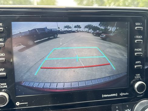 Used 2021 Toyota Highlander XLE FWD image 5