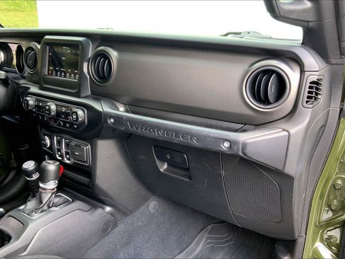 Used 2022 Jeep Wrangler Sport AWD/4WD image 9