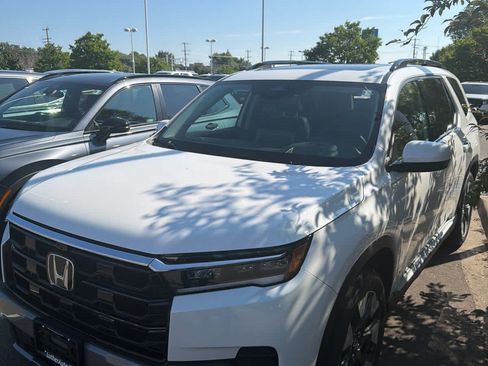 Used 2026 Honda Pilot Elite image 3