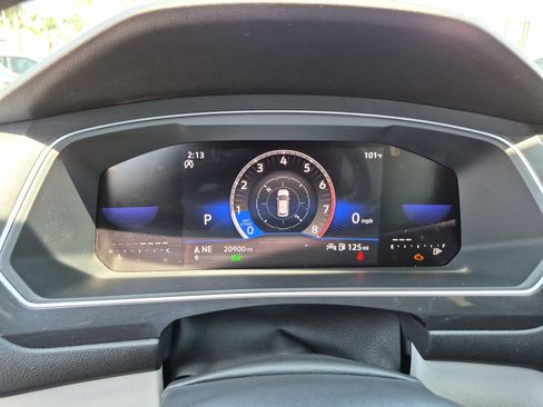 Used 2023 Volkswagen Tiguan SE w/ Panoramic Sunroof Package FWD image 21