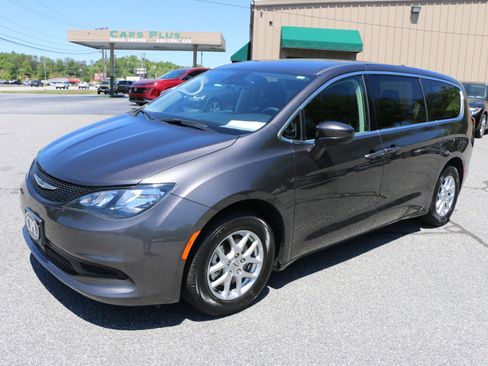 Used 2023 Chrysler Voyager LX FWD image 1