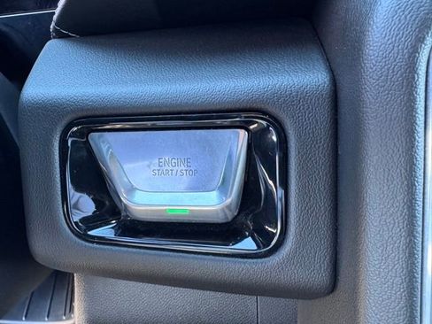 Used 2025 GMC Yukon Denali AWD/4WD image 32