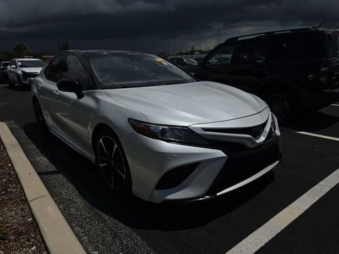 Used 2018 Toyota Camry XSE FWD image 1