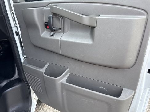 Used 2019 Chevrolet Express 2500 image 28