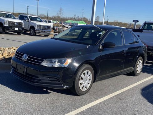 Used 2015 Volkswagen Jetta S image 3