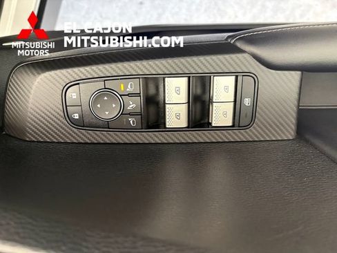 Used 2025 Mitsubishi Outlander SE FWD image 10