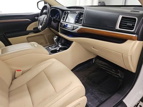Used 2017 Toyota Highlander Limited AWD/4WD image 40