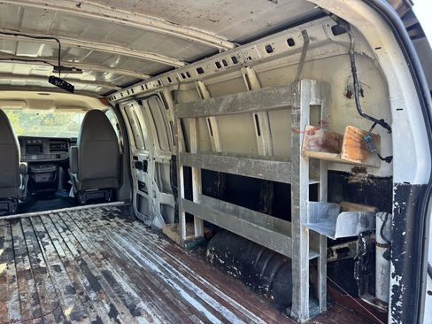 Used 2015 Chevrolet Express 3500 Extended image 17