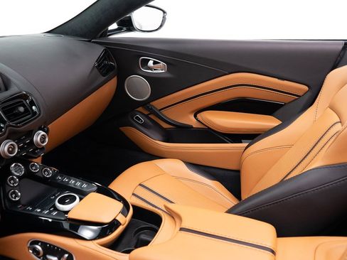 Used 2023 Aston Martin V8 Vantage Roadster image 29