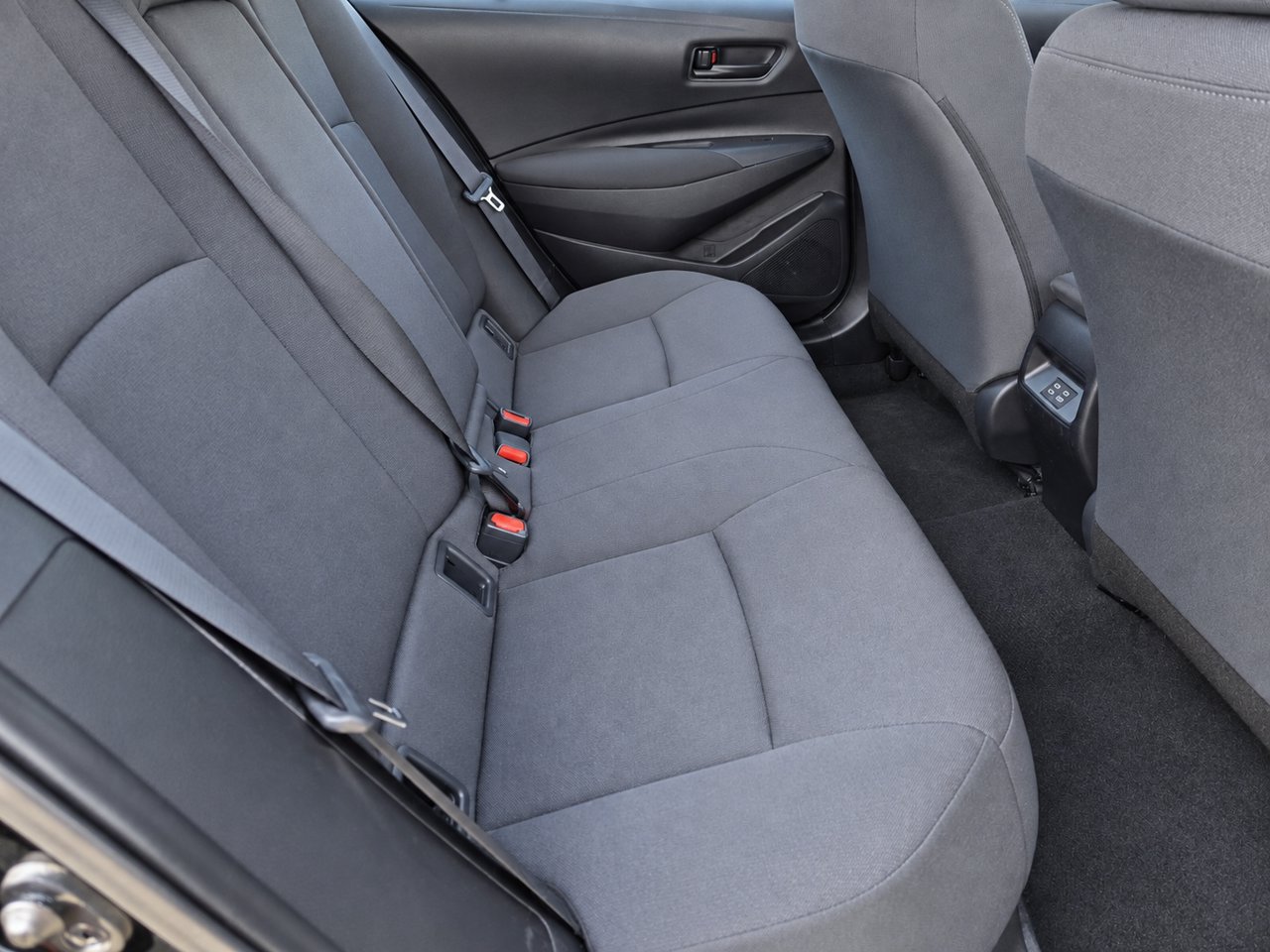 Used 2025 Toyota Corolla LE FWD image 19