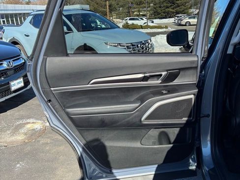 Used 2023 Kia Telluride S image 48