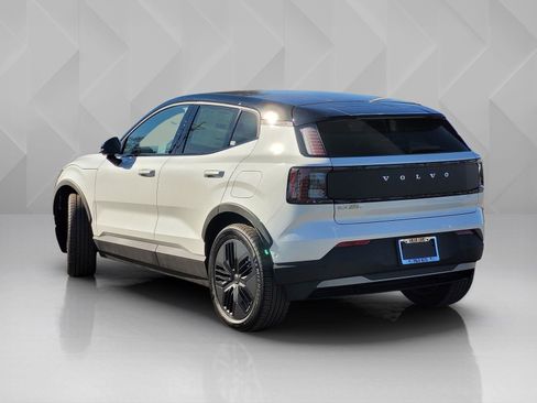 New 2026 Volvo EX30 Cross Country Ultra image 4