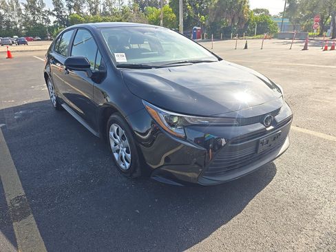 Used 2025 Toyota Corolla LE FWD image 4
