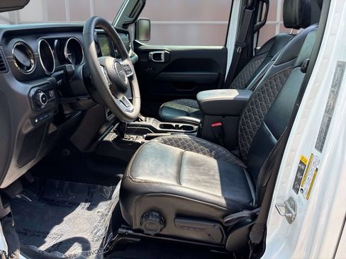 Used 2023 Jeep Wrangler Unlimited Sahara AWD/4WD image 12