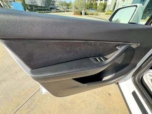 Used 2023 Tesla Model Y Long Range AWD/4WD image 35