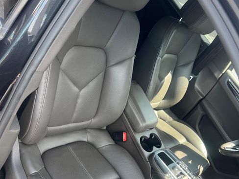 Used 2021 Porsche Macan S AWD/4WD image 6
