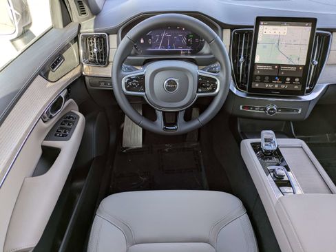 New 2026 Volvo XC90 T8 Plus image 17