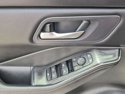 Certified 2024 Nissan Rogue SV FWD image 13
