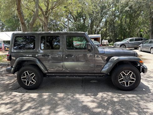 Used 2025 Jeep Wrangler Unlimited Sahara AWD/4WD image 14