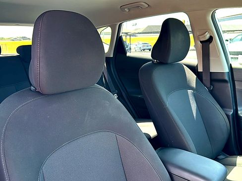 Used 2025 Hyundai Kona SEL FWD image 24