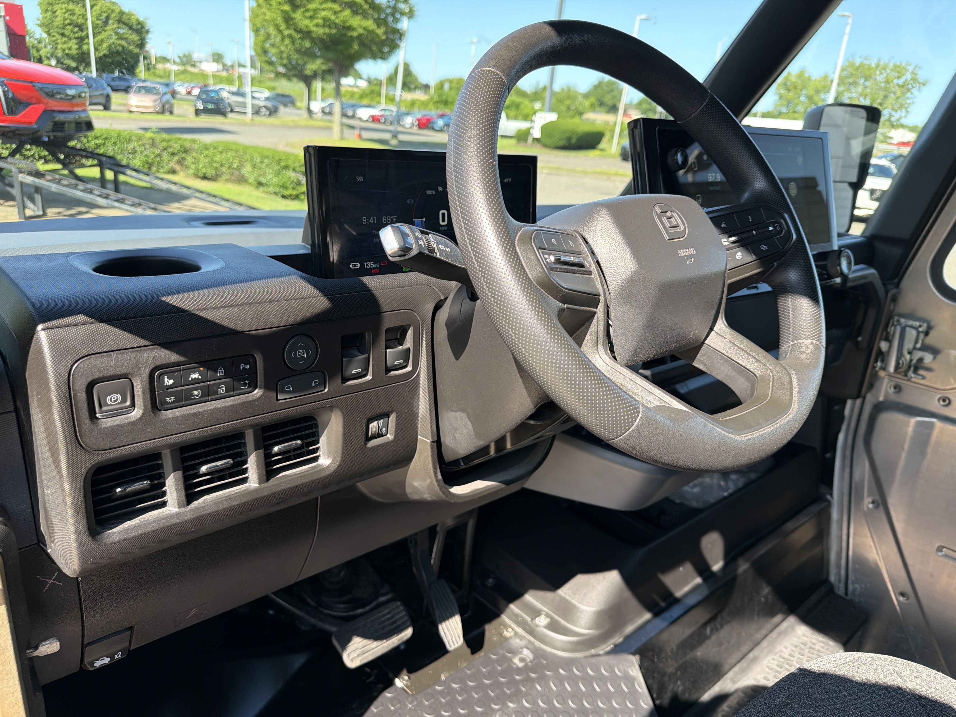 Used 2024 Chevrolet Brightdrop 600 w/ Commercial Equipment Package AWD/4WD image 15