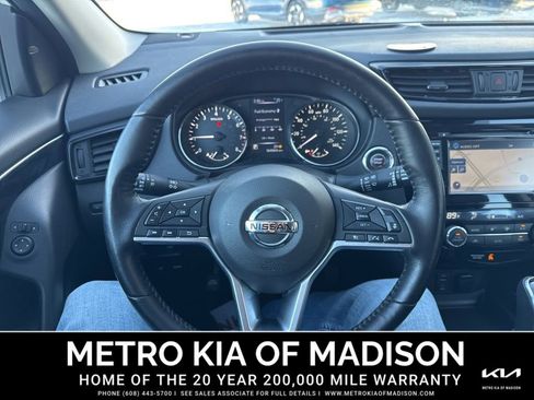 Used 2017 Nissan Rogue Sport SL w/ SL Premium Package image 17