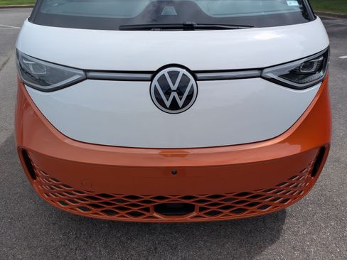 Used 2025 Volkswagen ID. Buzz 1st Edition RWD image 12