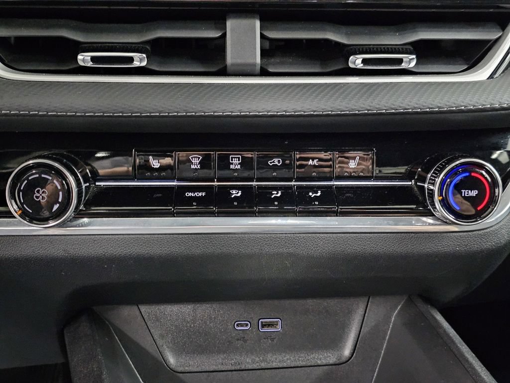 Used 2025 Chevrolet Equinox LT FWD image 16