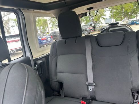 Used 2020 Jeep Wrangler Unlimited Sahara AWD/4WD image 12