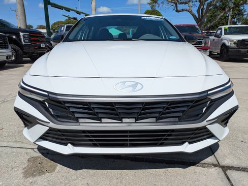 Used 2025 Hyundai Elantra Sport FWD image 8