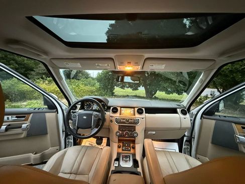 Used 2016 Land Rover LR4 AWD/4WD image 9