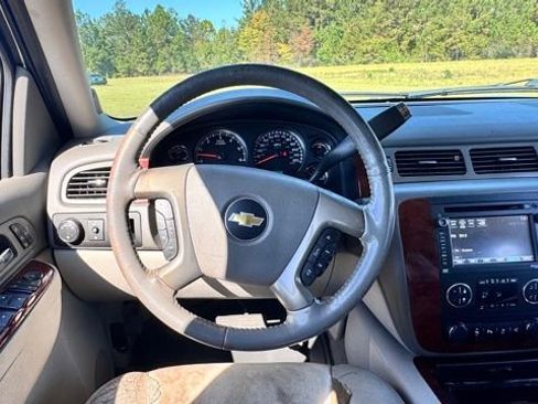 Used 2013 Chevrolet Suburban LTZ image 23