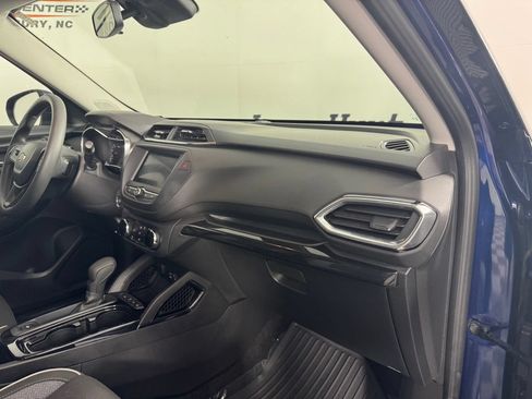 Used 2022 Chevrolet TrailBlazer LT w/ LPO, Blackout Package FWD image 42
