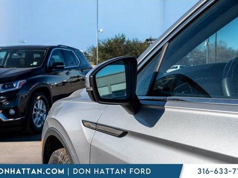 Used 2023 Volkswagen Tiguan SE image 31