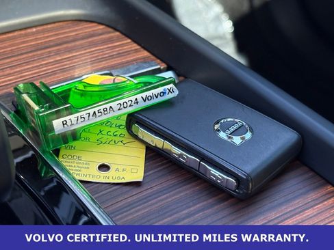 Certified 2024 Volvo XC60 B5 Plus w/ Protection Package Premier AWD/4WD image 37