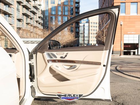 Used 2018 Mercedes-Benz S 560 4MATIC Sedan w/ Premium Package image 46