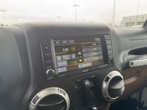 Used 2017 Jeep Wrangler Sahara w/ Connectivity Group image 14