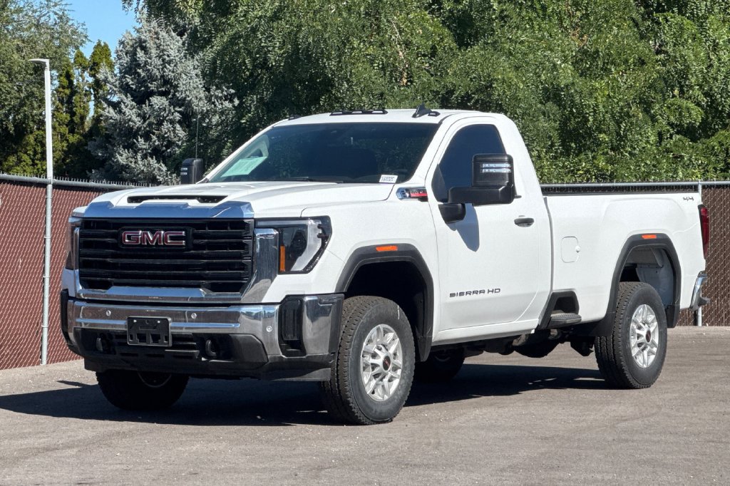 Used 2025 GMC Sierra 2500 Pro w/ 1SA Pro Safety Plus Package AWD/4WD image 4