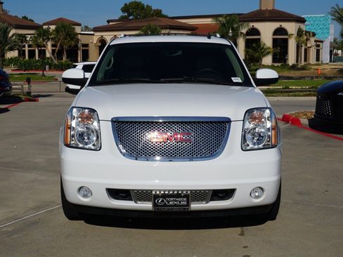 Used 2012 GMC Yukon XL Denali image 2