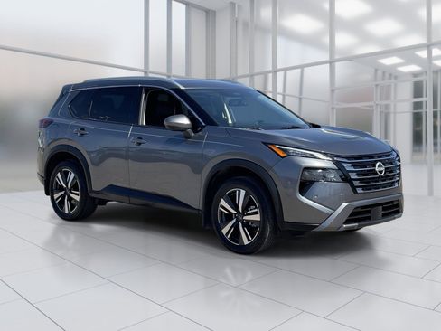 Certified 2024 Nissan Rogue SL w/ SL Premium Package FWD image 8