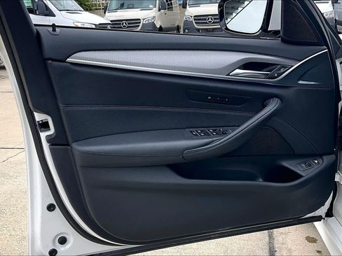 Used 2019 BMW 530e w/ M Sport Package image 21