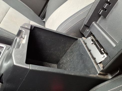 Used 2022 Toyota Tacoma TRD Sport w/ Technology Package image 28