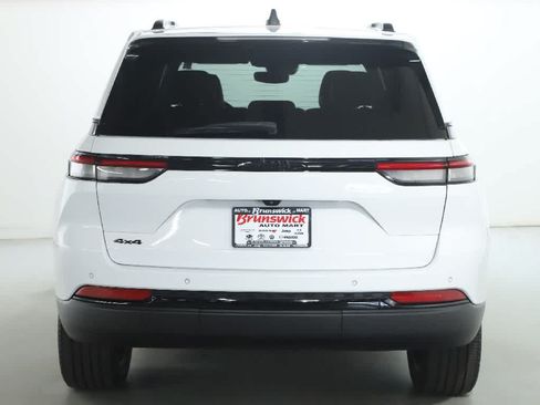 Used 2023 Jeep Grand Cherokee Altitude AWD/4WD image 41