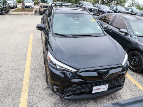 Used 2025 Toyota Corolla Cross AWD Hybrid w/ Convenience Package image 5