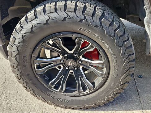 Used 2024 RAM 1500 Laramie AWD/4WD image 4