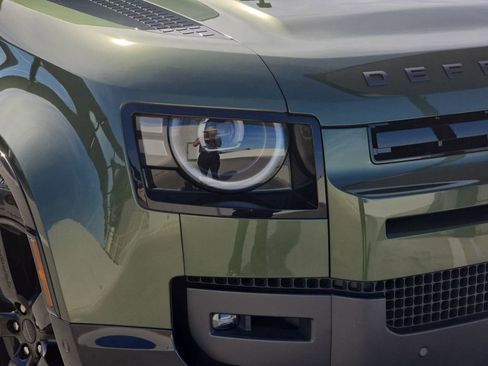 New 2026 Land Rover Defender 130 X-Dynamic SE image 33