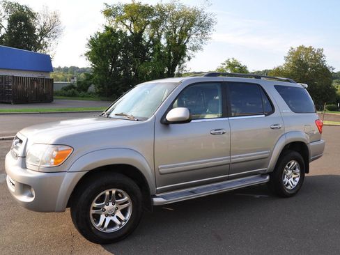 Used 2005 Toyota Sequoia Limited AWD/4WD image 2