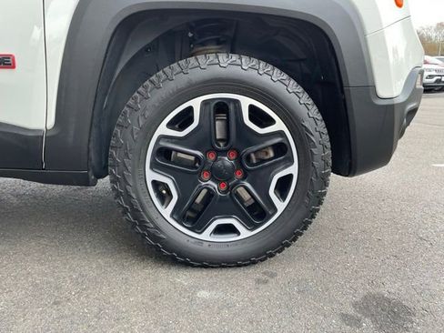 Used 2015 Jeep Renegade Trailhawk AWD/4WD image 33