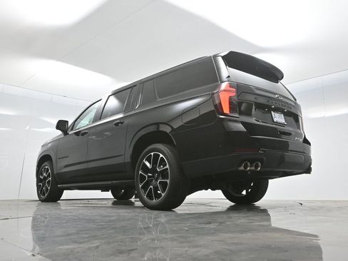 Used 2025 Chevrolet Suburban RST AWD/4WD image 61
