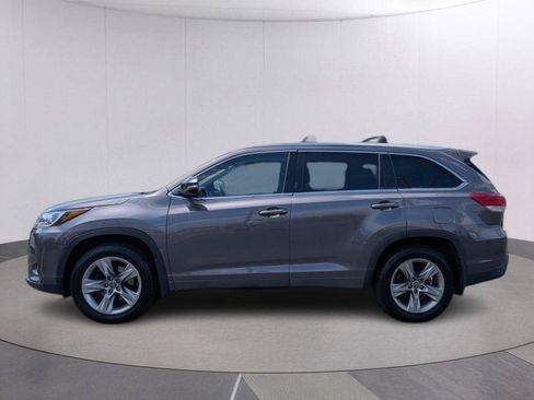 Used 2017 Toyota Highlander Limited AWD/4WD image 2